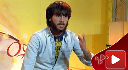 إبن الناظور علي فرحوني في عرض كوميدي ساخر على الشاشة الأمازيغية إبن الناظور علي فرحوني في عرض كوميدي ساخر على الشاشة الأمازيغية