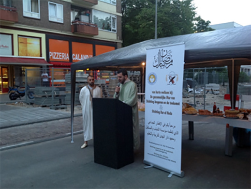 حفل إفطار جماعي كبير تحت سماء أمستردام الهولندية حفل إفطار جماعي كبير تحت سماء أمستردام الهولندية