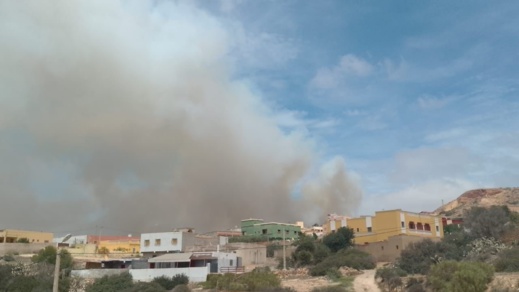 نيران غابة في بني شيكر تنتشر بسرعة والسكان يفشلون في إخمادها نيران غابة في بني شيكر تنتشر بسرعة والسكان يفشلون في إخمادها