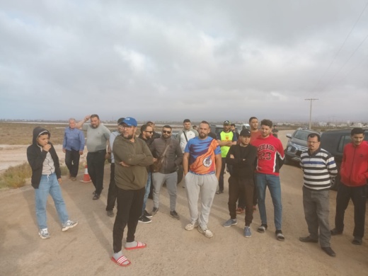 عشاق هواية الصيد بالصنارة يحتجون على منعهم من الولوج إلى شاطئ" المهندس " ضواحي الناظور عشاق هواية الصيد بالصنارة يحتجون على منعهم من الولوج إلى شاطئ" المهندس " ضواحي الناظور