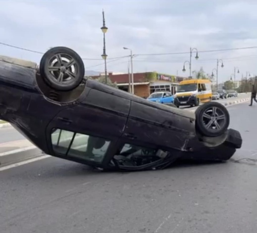 انقلاب سيارة يخلف إصابات على طريق بني بوعياش في الحسيمة انقلاب سيارة يخلف إصابات على طريق بني بوعياش في الحسيمة