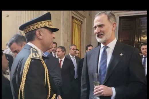 بوصوف يكتب.. الصورة التي قصمت ظهر البعير بوصوف يكتب.. الصورة التي قصمت ظهر البعير