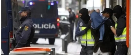 إسبانيا توقف 30 مغربيا بمليلية وسبتة ضمن شبكة للاحتيال الإلكتروني إسبانيا توقف 30 مغربيا بمليلية وسبتة ضمن شبكة للاحتيال الإلكتروني