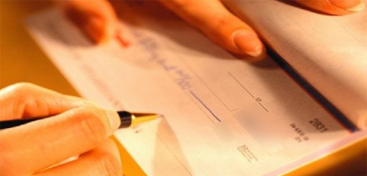 أصدرت شيكا قيمته 60 مليونا.. إيقاف فاعلة جمعوية بأركمان يشتبه في تورطها في عملية نصب أصدرت شيكا قيمته 60 مليونا.. إيقاف فاعلة جمعوية بأركمان يشتبه في تورطها في عملية نصب