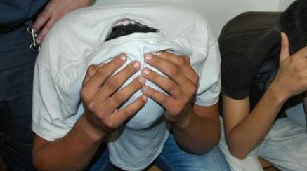 حادث خطير.. مجموعة من الأشخاص تهاجم ثلاثة شباب بالماء القاطع والسلاح الأبيض في الناظور حادث خطير.. مجموعة من الأشخاص تهاجم ثلاثة شباب بالماء القاطع والسلاح الأبيض في الناظور