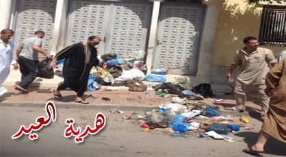 مواطنون ساخطون يضعون أكياس الأزبال أمام البلدية إحتجاجا على ما آل إليه قطاع النظافة بالعروي مواطنون ساخطون يضعون أكياس الأزبال أمام البلدية إحتجاجا على ما آل إليه قطاع النظافة بالعروي