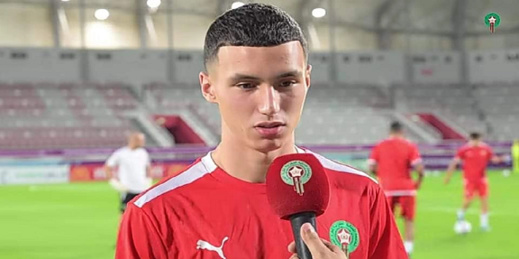 لاعب المنتخب الوطني ينال جائزة “أفضل لاعب” في الدوري البلجيكي لاعب المنتخب الوطني ينال جائزة “أفضل لاعب” في الدوري البلجيكي