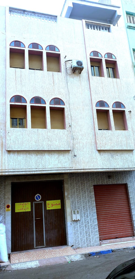 منزل محفظ بواجهتين وطابقين وسط الناظور وبثمن مناسب جداً منزل محفظ بواجهتين وطابقين وسط الناظور وبثمن مناسب جداً