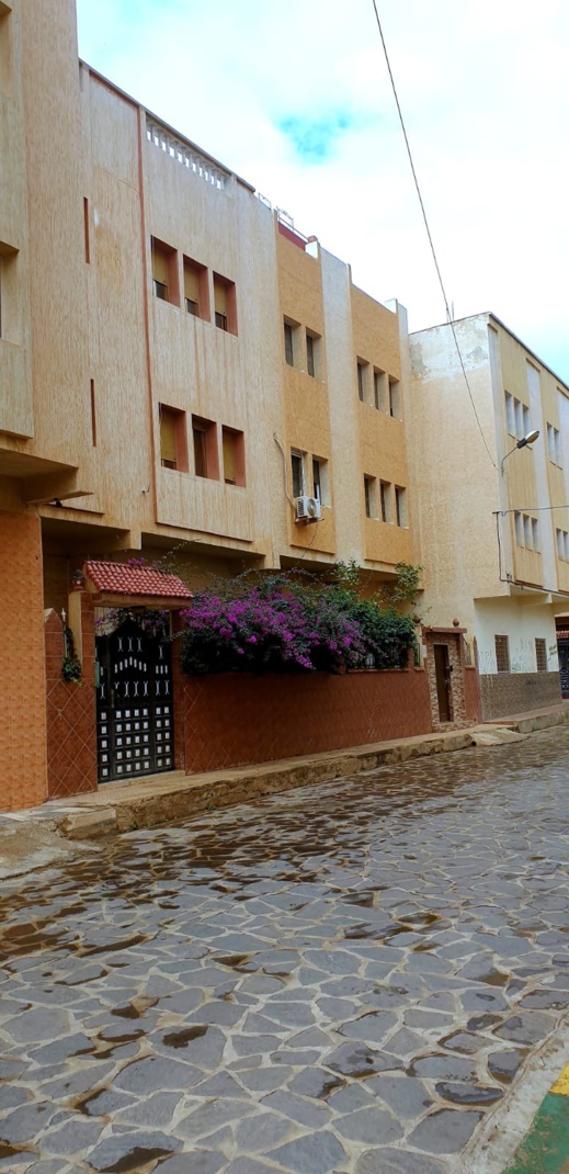 منزل محفظ بواجهتين وطابقين وسط الناظور وبثمن مناسب جداً منزل محفظ بواجهتين وطابقين وسط الناظور وبثمن مناسب جداً