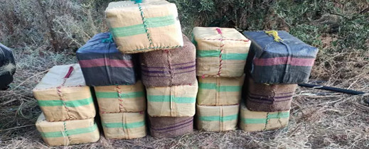 مطاردة في سواحل إسبانيا تنتهي باعتقال 9 أشخاص وحجز طنين ونصف من الحشيش القادم من المغرب مطاردة في سواحل إسبانيا تنتهي باعتقال 9 أشخاص وحجز طنين ونصف من الحشيش القادم من المغرب