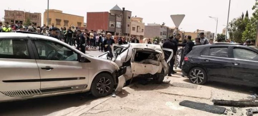 مصرع شخصين إثر حادثة سير خطيرة بين ثلاثة سيارات ودراجة نارية مصرع شخصين إثر حادثة سير خطيرة بين ثلاثة سيارات ودراجة نارية