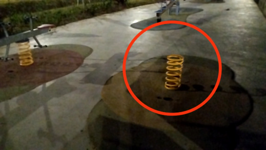 شاهد.. أيادي التخريب تطال شارع 80 بالناظور شاهد.. أيادي التخريب تطال شارع 80 بالناظور