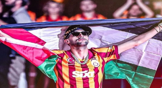 فيديو.. زياش يفاجئ الجميع برفع العلم الفلسطيني في احتفالات فريقه فيديو.. زياش يفاجئ الجميع برفع العلم الفلسطيني في احتفالات فريقه