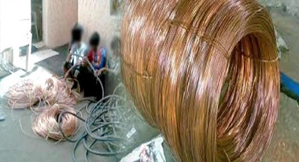 عصابة تسطو على أسلاك نحاسية تابعة للمكتب الوطني للكهرباء بسلوان وتتسبب بقطع التيار الكهربائي عصابة تسطو على أسلاك نحاسية تابعة للمكتب الوطني للكهرباء بسلوان وتتسبب بقطع التيار الكهربائي