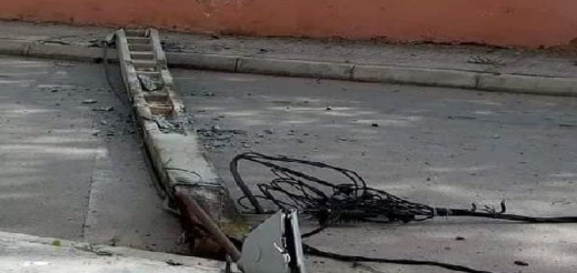 انهيار عمود كهربائي اسمنتي بالحسيمة كاد ان يتسبب في مأساة انهيار عمود كهربائي اسمنتي بالحسيمة كاد ان يتسبب في مأساة