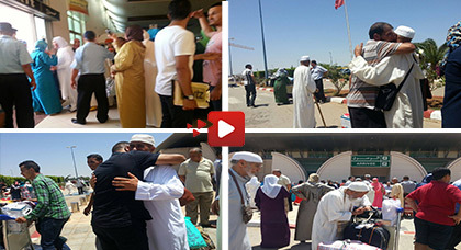 أجواء مفعمة بالفرحة أثناء إستقبال المعتمرين المغاربة بمطار العروي بعد عودتهم من الأرض المقدسة أجواء مفعمة بالفرحة أثناء إستقبال المعتمرين المغاربة بمطار العروي بعد عودتهم من الأرض المقدسة