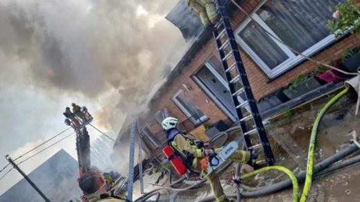 حريق مهول يتسبب في إيقاف حركة السير في بلجيكا حريق مهول يتسبب في إيقاف حركة السير في بلجيكا