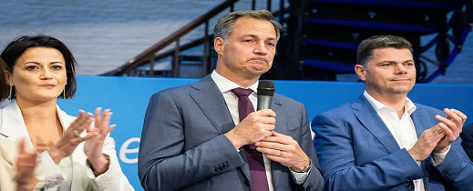 استقالة رئيس الوزراء البلجيكي بعد هزيمة حزبه في الانتخابات الاوروبية استقالة رئيس الوزراء البلجيكي بعد هزيمة حزبه في الانتخابات الاوروبية
