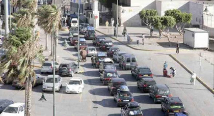 إنقطاع التيار الكهربائي بمعبر مليلية يؤخر دخول الجالية لأرض الوطن ويثير غضبهم إنقطاع التيار الكهربائي بمعبر مليلية يؤخر دخول الجالية لأرض الوطن ويثير غضبهم