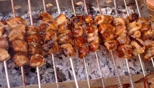 طبيب يقدم نصائح لتغذية سليمة وصحية في عيد الأضحى طبيب يقدم نصائح لتغذية سليمة وصحية في عيد الأضحى