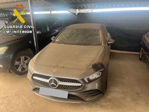 تبلغ قيمتها 50 ألف يورو.. العثور على سيارة مسروقة من ألمانيا مخبأة في مرآب بمليلية تبلغ قيمتها 50 ألف يورو.. العثور على سيارة مسروقة من ألمانيا مخبأة في مرآب بمليلية