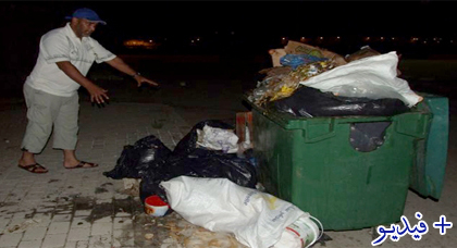 مواطن بالدريوش يشتكي من أزبال محل تجاري لعضو بالبلدية يغرق حاوية للنفايات أمام منزله مواطن بالدريوش يشتكي من أزبال محل تجاري لعضو بالبلدية يغرق حاوية للنفايات أمام منزله