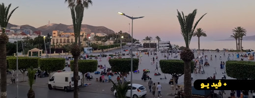 أجواء يقضيها المواطنون.. فرحة "العيد أمقران" تعيد البهاء لطرقات وساحات الحسيمة أجواء يقضيها المواطنون.. فرحة "العيد أمقران" تعيد البهاء لطرقات وساحات الحسيمة