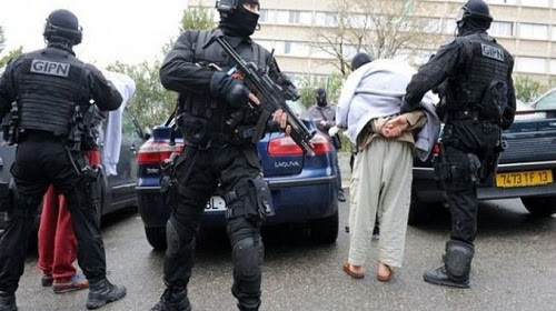 السلطات الألمانية تعتقل مهاجرا مغربيا بتهمة تجنيد مقاتلين لداعش