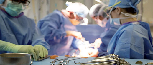 دخلت لاستئصال الرحم وخرجت في نعش.. عائلة ترفع قضية ضد مصحة دخلت لاستئصال الرحم وخرجت في نعش.. عائلة ترفع قضية ضد مصحة