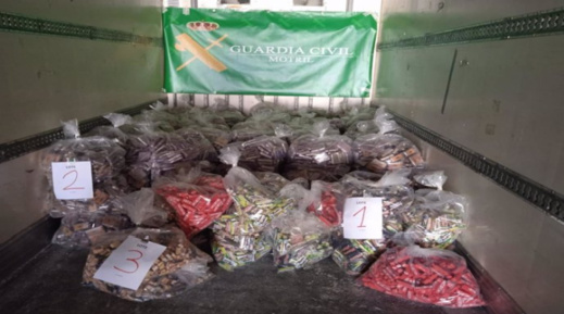 قدمت من المغرب.. ضبط أطنان من الحشيش داخل شاحنة بميناء اسبانيا قدمت من المغرب.. ضبط أطنان من الحشيش داخل شاحنة بميناء اسبانيا