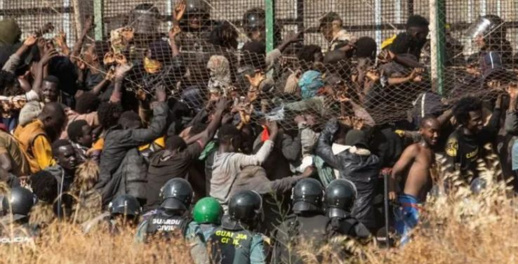 النيابة العامة تغلق التحقيق في وفاة 23 مهاجرا بسياج مليلية المحتلة النيابة العامة تغلق التحقيق في وفاة 23 مهاجرا بسياج مليلية المحتلة