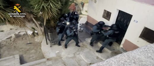 اعتقال 13 شخصا في عملية لتهريب الكوكايين من مليلية المحتلة إلى الناظور اعتقال 13 شخصا في عملية لتهريب الكوكايين من مليلية المحتلة إلى الناظور
