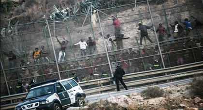 إسبانيا ترفض إزالة الشفرات الحادة من سياج مليلية إسبانيا ترفض إزالة الشفرات الحادة من سياج مليلية
