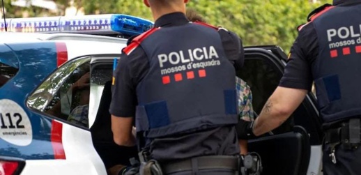 ثلاثيني مغربي يهاجم عناصر شرطة داخل محكمة بإسبانيا ثلاثيني مغربي يهاجم عناصر شرطة داخل محكمة بإسبانيا