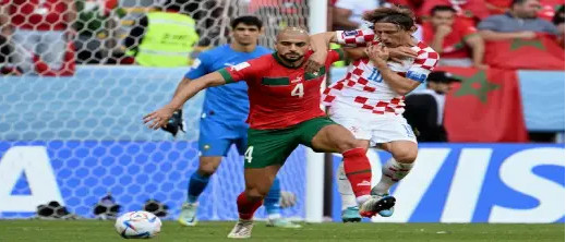 سفيان أمرابط يلفت الأنظار بتواضعه مع الأطفال في مراكش سفيان أمرابط يلفت الأنظار بتواضعه مع الأطفال في مراكش