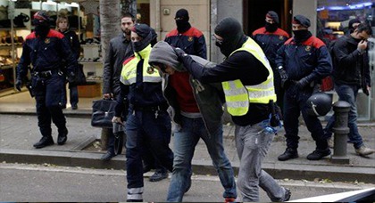 إسبانيا تعتقل 4 أشخاص مغاربة وكولومبيين وتحجز لديهم 14 كلغ من الكوكايين وأسلحة