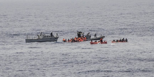 المتوسط يشهد جريمة مروعة بين مهاجرين.. اغتصاب شابة ثم خنقها حتى الموت أمام والدتها المتوسط يشهد جريمة مروعة بين مهاجرين.. اغتصاب شابة ثم خنقها حتى الموت أمام والدتها