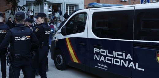 توقيف مغربي "سب الإسبان" وطاردهم بسيارته عقب مباراة لكرة القدم توقيف مغربي "سب الإسبان" وطاردهم بسيارته عقب مباراة لكرة القدم