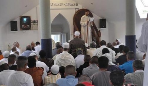 توحيد خطبة الجمعة يثير السجال بين المغاربة توحيد خطبة الجمعة يثير السجال بين المغاربة