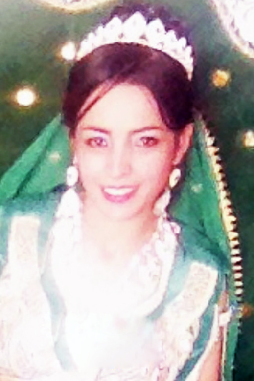 عروس لم يمض على زفافها سوى 3 أيام لتغادر بيت الزوجية وتختفي عن الأنظار عروس لم يمض على زفافها سوى 3 أيام لتغادر بيت الزوجية وتختفي عن الأنظار