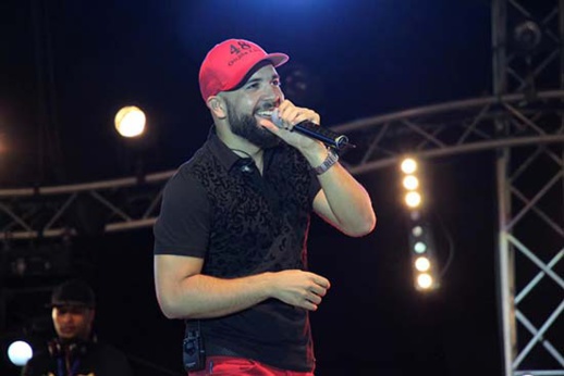 الدوزي يعلن عن نيته الغناء للريف بالأمازيغية ويهدي مقطع من أغنية رفروع لزوار ناظورسيتي الدوزي يعلن عن نيته الغناء للريف بالأمازيغية ويهدي مقطع من أغنية رفروع لزوار ناظورسيتي