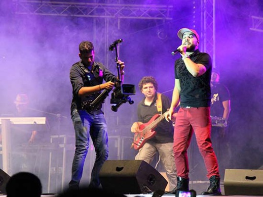 الدوزي يعلن عن نيته الغناء للريف بالأمازيغية ويهدي مقطع من أغنية رفروع لزوار ناظورسيتي الدوزي يعلن عن نيته الغناء للريف بالأمازيغية ويهدي مقطع من أغنية رفروع لزوار ناظورسيتي