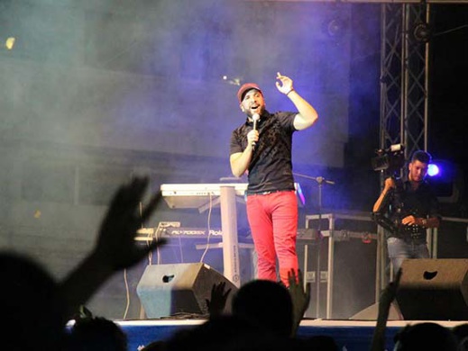 الدوزي يعلن عن نيته الغناء للريف بالأمازيغية ويهدي مقطع من أغنية رفروع لزوار ناظورسيتي الدوزي يعلن عن نيته الغناء للريف بالأمازيغية ويهدي مقطع من أغنية رفروع لزوار ناظورسيتي