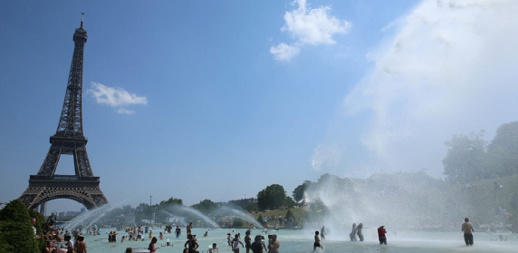 رئيس بلدية في فرنسا يصدر أمرا بوقف المطر في الصيف رئيس بلدية في فرنسا يصدر أمرا بوقف المطر في الصيف