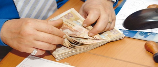 الحكومة توافق على زيادة أجور هذه الفئة بمبلغ 1000 درهم الحكومة توافق على زيادة أجور هذه الفئة بمبلغ 1000 درهم