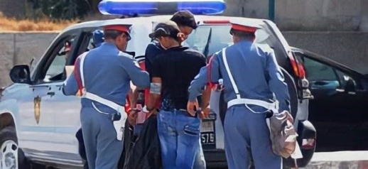 الدرك الملكي يلقي القبض على مبحوث عنه من أجل الاتجار في البشر ببني شيكر الدرك الملكي يلقي القبض على مبحوث عنه من أجل الاتجار في البشر ببني شيكر