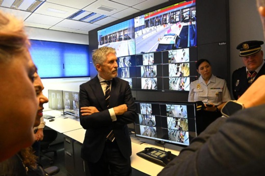 هل سيتم السماح بالدخول لسبتة ومليلية بجواز السفر فقط بعد احداث الحدود الذكية؟.. وزير الداخلية الإسباني يوضح هل سيتم السماح بالدخول لسبتة ومليلية بجواز السفر فقط بعد احداث الحدود الذكية؟.. وزير الداخلية الإسباني يوضح