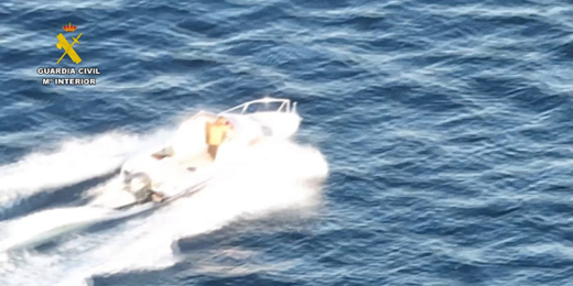 اعتقال 3 أشخاص حاولوا الوصول الى مليلية على متن تجيت سكي اعتقال 3 أشخاص حاولوا الوصول الى مليلية على متن تجيت سكي