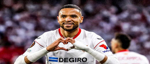 البرتغالي جوزيه مورينيو يتمكن من إقناع النصيري بالانضمام إلى فريقه البرتغالي جوزيه مورينيو يتمكن من إقناع النصيري بالانضمام إلى فريقه