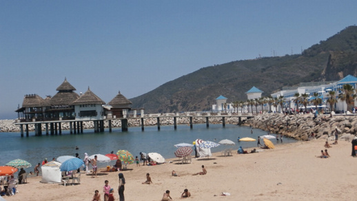 معركة مجهولة الأسباب بين 30 شخصا تثير الرعب بشاطئ مليلية المحتلة معركة مجهولة الأسباب بين 30 شخصا تثير الرعب بشاطئ مليلية المحتلة